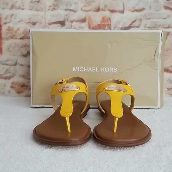 New Michael Kors MK Plate Thong Sandal - Picture 2 of 7